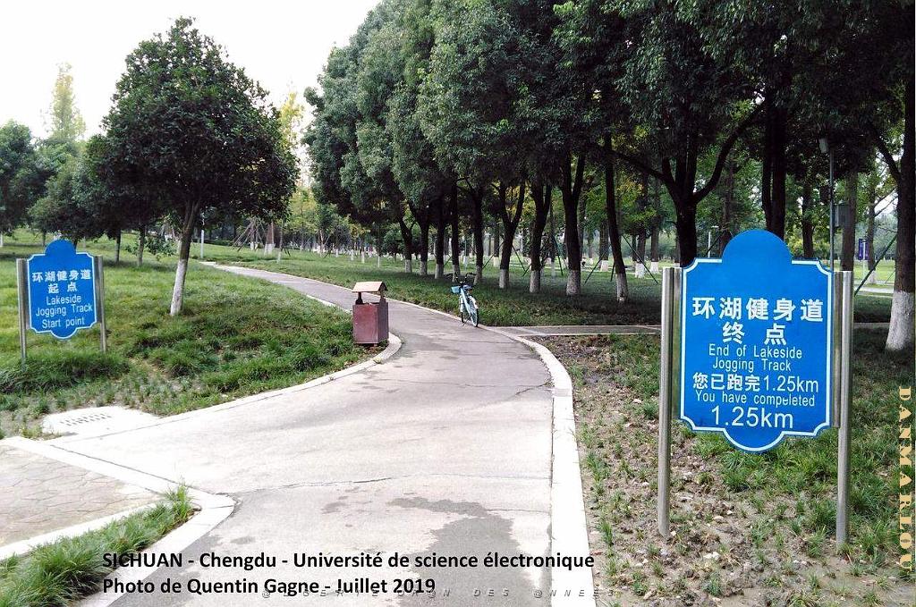 Chengdu- Universite Science electronique 085.jpg